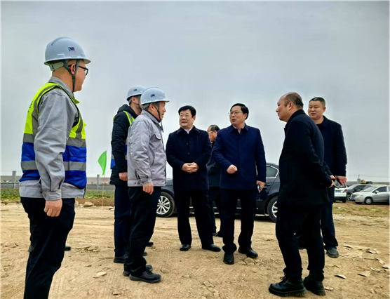 陶偉軍到建筑公司團(tuán)洲垸災(zāi)后重建安置房項(xiàng)目調(diào)研